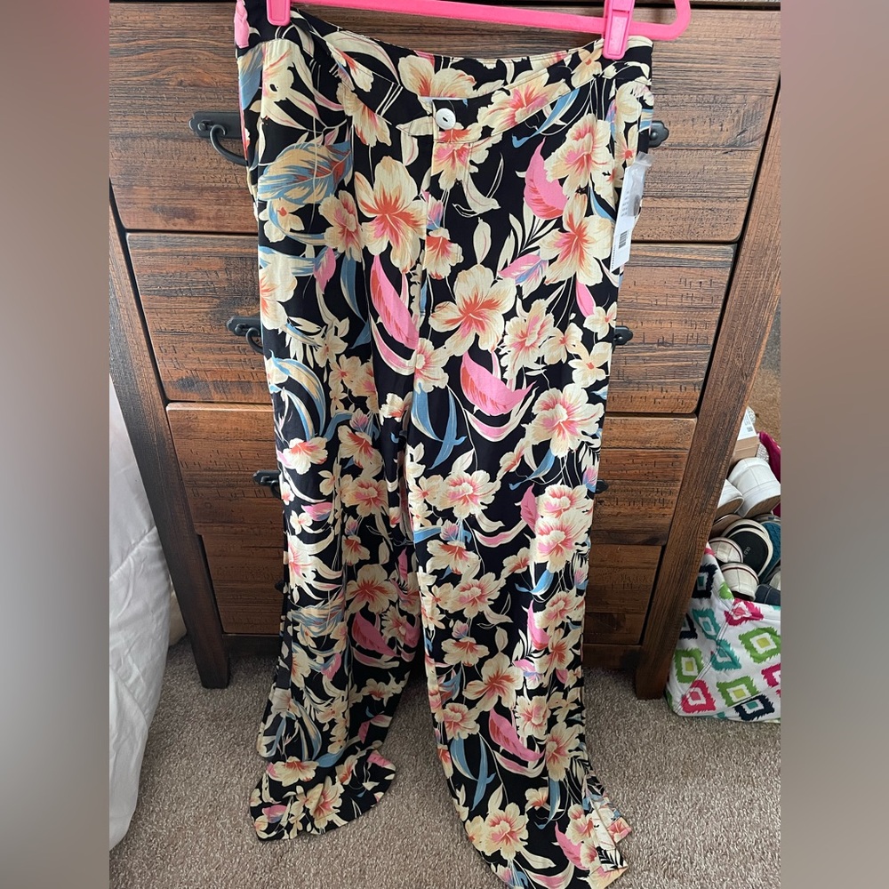 NWT JustFab Floral Women's Pants